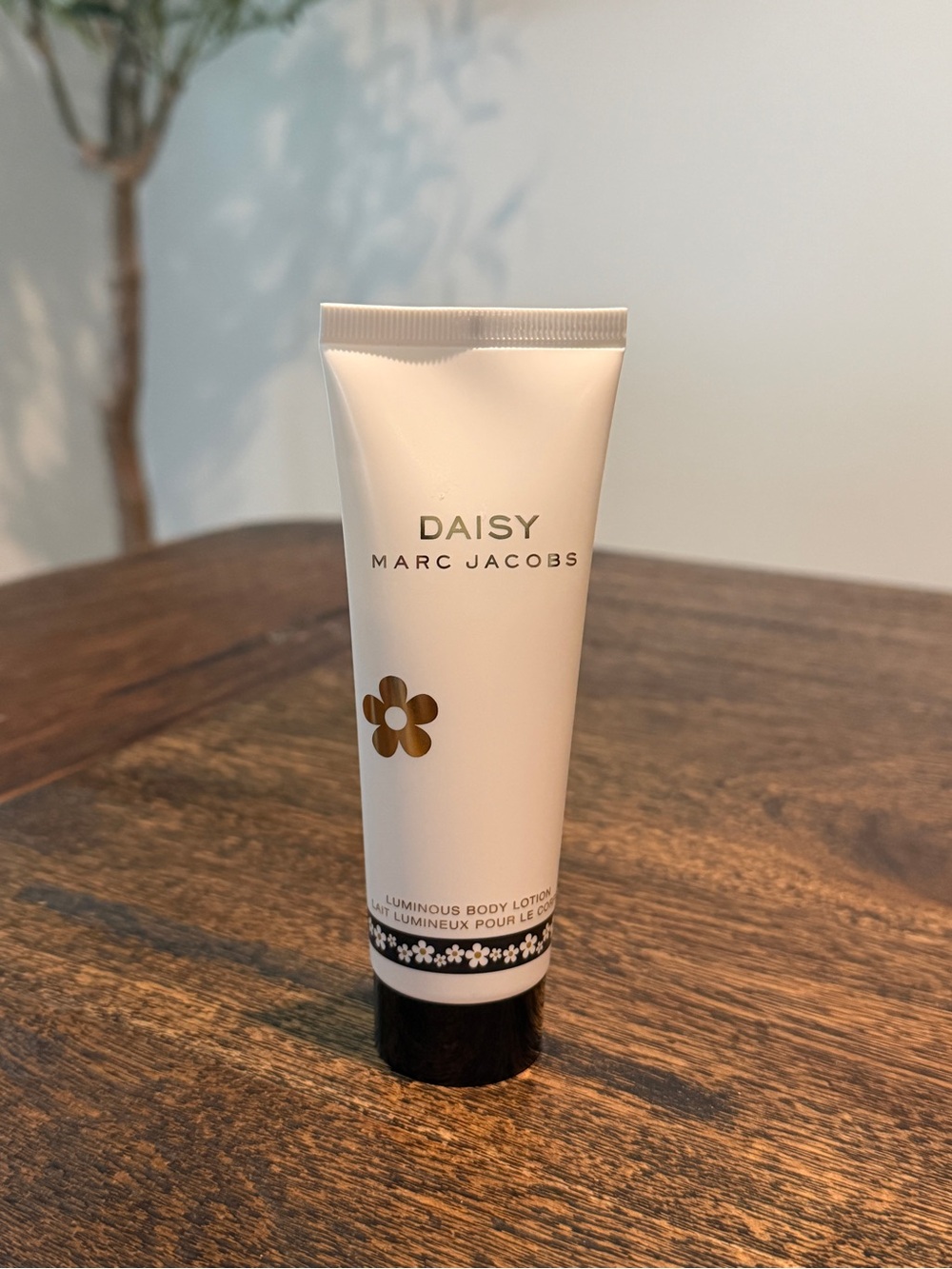 Marc Jacobs Daisy Luminous Body Lotion - 75 ml 2.5 FL OZ